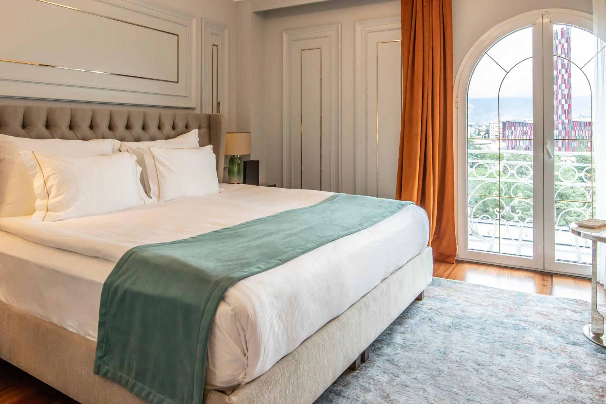 Xheko Imperial Luxury Hotel & Spa Tiranë Ngoại thất bức ảnh A bedroom at the hotel