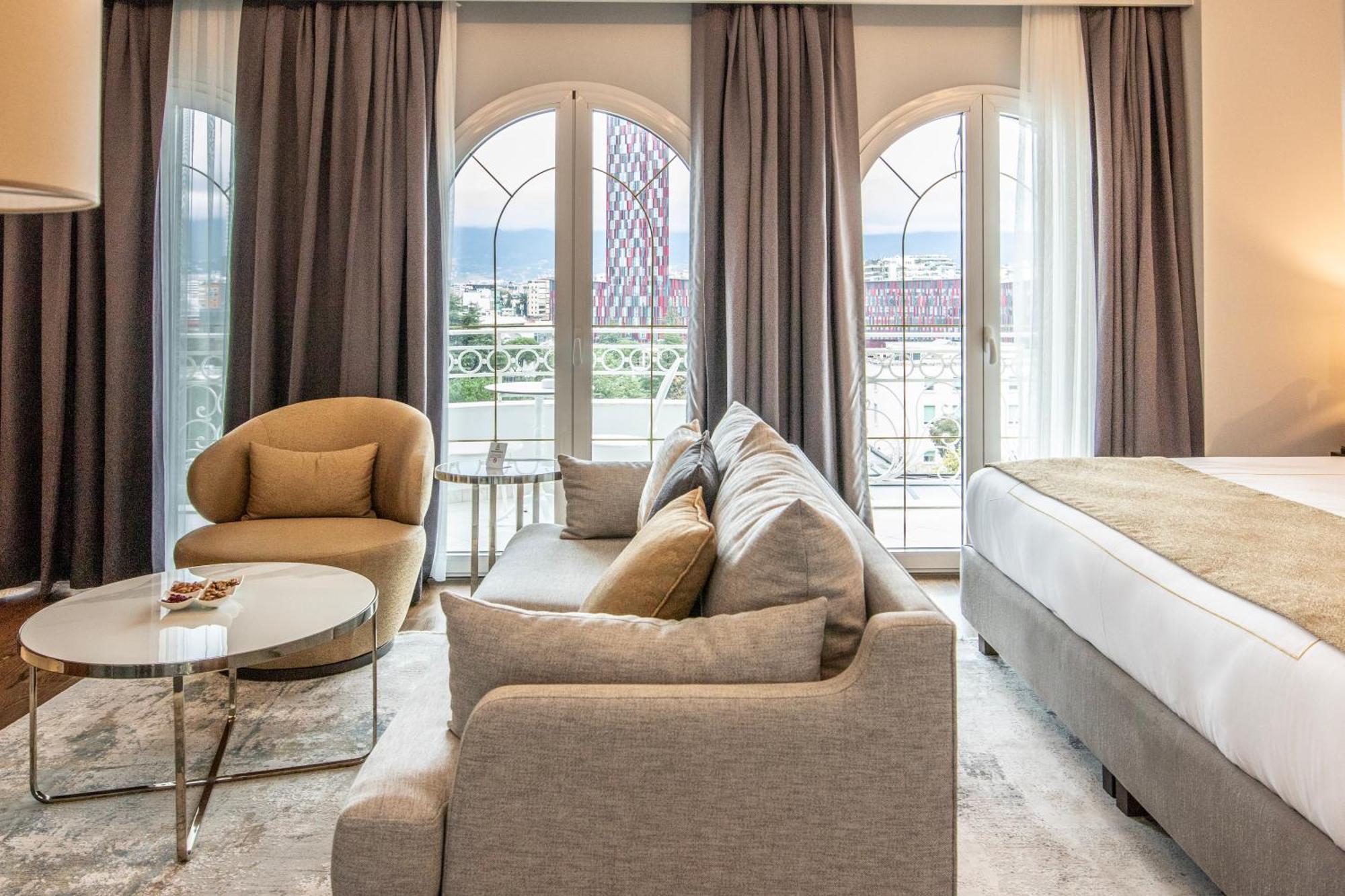 Xheko Imperial Luxury Hotel & Spa Tiranë Ngoại thất bức ảnh A suite at the hotel