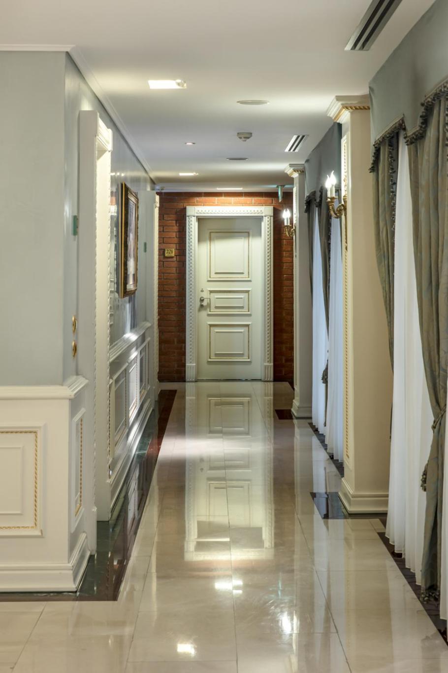 Xheko Imperial Luxury Hotel & Spa Tiranë Phòng bức ảnh A corridor