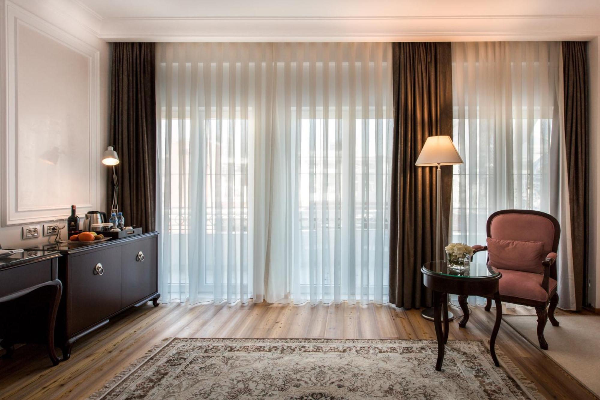 Xheko Imperial Luxury Hotel & Spa Tiranë Ngoại thất bức ảnh A room at the hotel